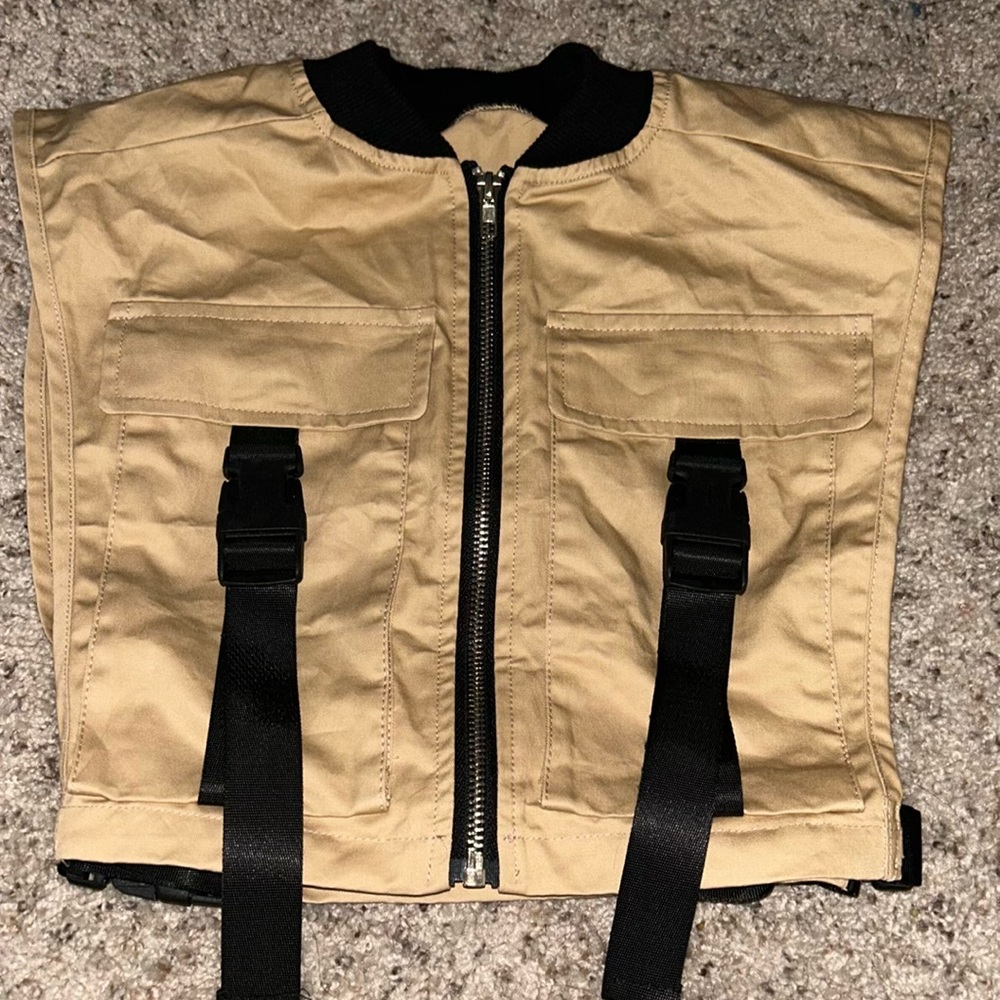 Shiyifa woman’s cropped vest